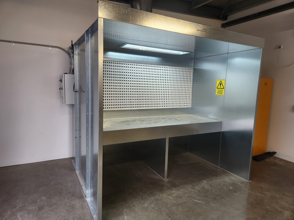 BTDB87 Wider Bench Booth
